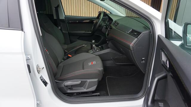 Seat IBIZA 1.0 TSI 95pk 5Drs FR Business Intense LED 17inch LM Keyless A-Camera Sfeerverlichting Trekhaak *NL auto* 121583km!