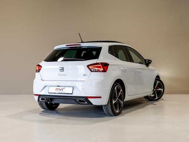 Seat IBIZA 1.5 TSI FR Business Intense Plus / 150pk / Panorama dak / Achteruitrijcamera / Stoelverwarming / Airco / Klimaatregeling / Apple carplay /