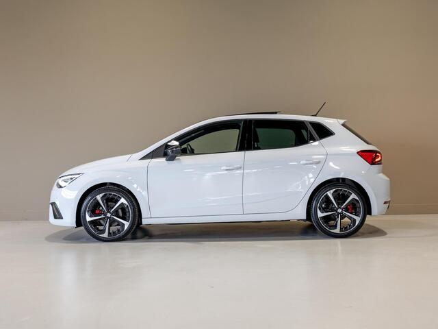 Seat IBIZA 1.5 TSI FR Business Intense Plus / 150pk / Panorama dak / Achteruitrijcamera / Stoelverwarming / Airco / Klimaatregeling / Apple carplay /