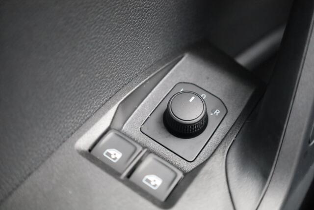 Seat IBIZA 1.0 EcoTSI Reference VANF ¤ 299,- P.L. * 95PK / 70kW, Draadloos Apple Carplay & Android Auto, volledig digitaal instrumentenpaneel, full LED koplampen, parkeersensoren achter, airco, cruise control, 15" LMV