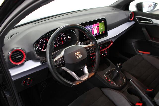 Seat IBIZA 1.0 EcoTSI FR Business Intense / Stoelverwarming / Camera / Navi. / Full led / 18'' LMV /