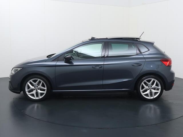 Seat IBIZA 1.0 TSI FR Business Intense | 116 PK | Achteruitrijcamera | Panoramadak | Cruise control | Climate control | LED verlichting | Draadloze telefoonlader | Navigatiesysteem | Parkeersensoren | Sfeerverlichting | Stoelverwarming | Apple Carplay / Android Auto |