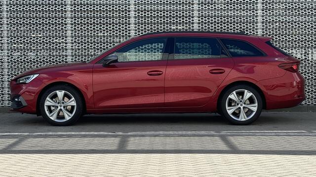 Seat LEON Sportstourer 1.0 eTSI FR Business Intense / Sportstoelen / Parkeersensoren voor/achter / Elelektrische achterklep / Stoelverwarming / 17inch / Apple CarPlay