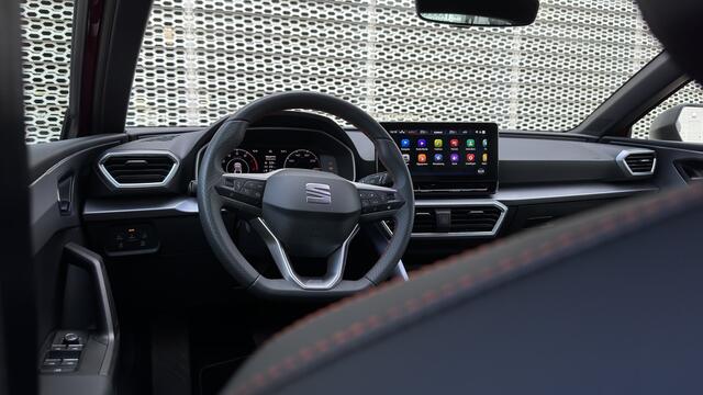 Seat LEON Sportstourer 1.0 eTSI FR Business Intense / Sportstoelen / Parkeersensoren voor/achter / Elelektrische achterklep / Stoelverwarming / 17inch / Apple CarPlay