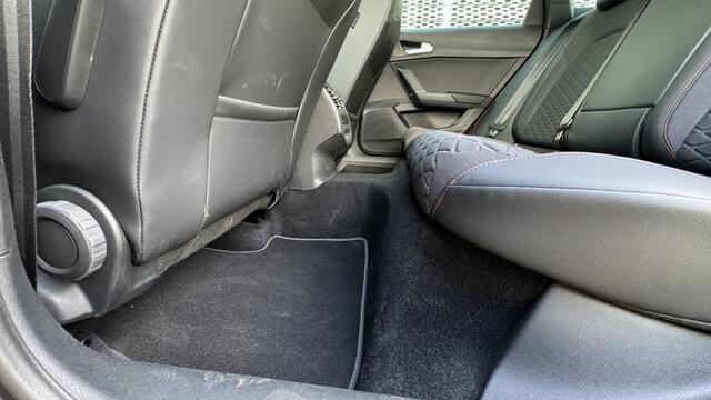 Seat LEON Sportstourer 1.0 eTSI FR Business Intense / Sportstoelen / Parkeersensoren voor/achter / Elelektrische achterklep / Stoelverwarming / 17inch / Apple CarPlay