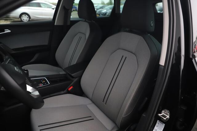 Seat LEON Sportstourer 1.0 TSI Style Business Intense 110PK Trekhaak Virtual Cockpit LED Navigatie Clima Adaptive Cruise Camera Carplay Android