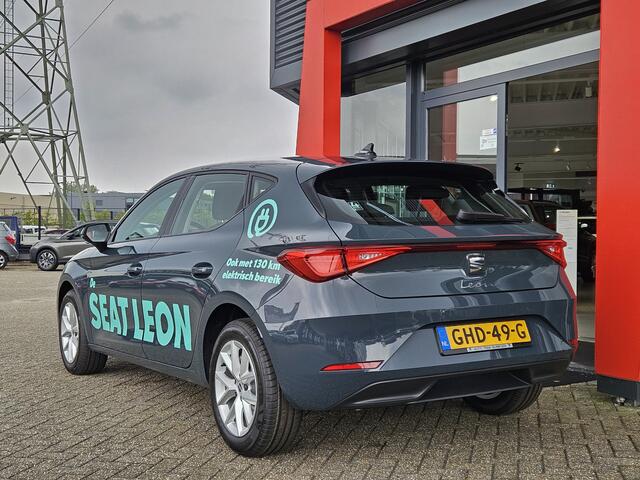 Seat LEON 1.5 TSI Style / Parkeersensoren voor en achter / NIEUW 2025 MODEL /