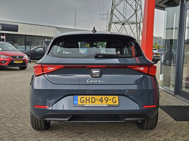 Seat LEON 1.5 TSI Style / Parkeersensoren voor en achter / NIEUW 2025 MODEL /