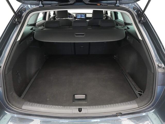 Seat LEON Sportstourer 1.0 eTSI 111pk Style Business Intense , Getinte ruiten achter, Trekhaakvoorbereiding, Virtual cockpit,