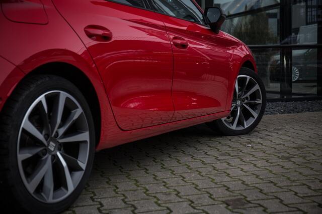 Seat LEON 1.5 eTSI FR Business Intense , Pano dak, Adap. cruise,