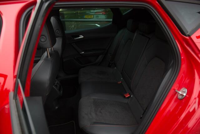 Seat LEON 1.5 eTSI FR Business Intense , Pano dak, Adap. cruise,