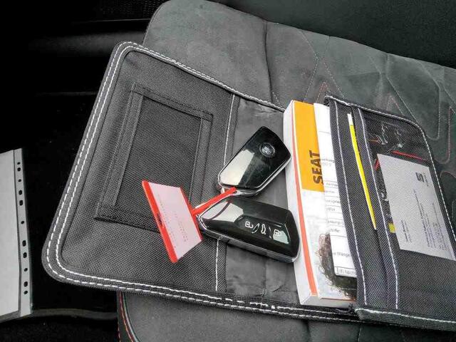 Seat LEON Sportstourer FR 1.4 eHybrid Panodak | Keyless | Camera | Memory | Half Leer | Adaptive cruise |