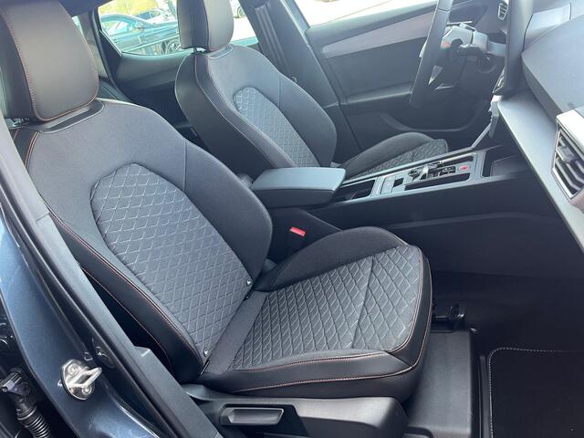 Seat LEON 1.5 eTSI FR Business Intense / Navigatie / 17'' LMV /