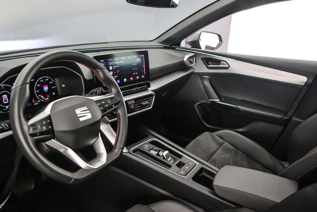 Seat LEON FR Business Intense 1.4 TSI e-Hybrid 204pk DSG Automaat Panoramadak, Adaptive cruise control, Navigatie, Achteruitrijcamera, LED verlichting, Stuurwiel verwarmd, Parkeersensoren