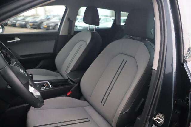Seat LEON Sportstourer 1.0 TSI Style Business Intense 110PK 17 inch Full LED Navigatie Carplay Android Adaptive Cruise Lane Assist Getint Glas