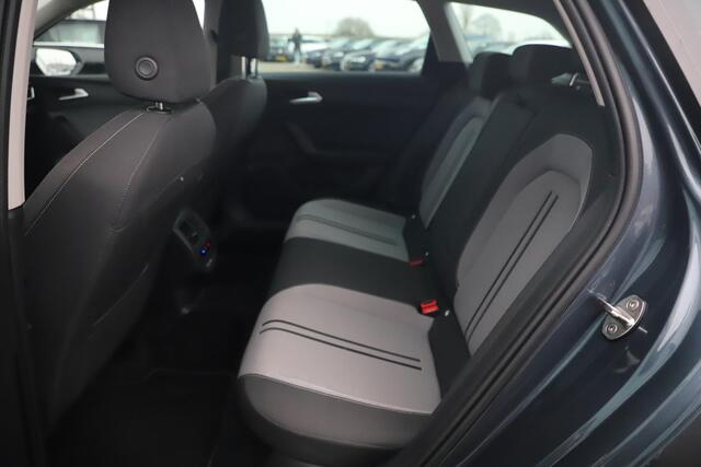 Seat LEON Sportstourer 1.0 TSI Style Business Intense 110PK 17 inch Full LED Navigatie Carplay Android Adaptive Cruise Lane Assist Getint Glas