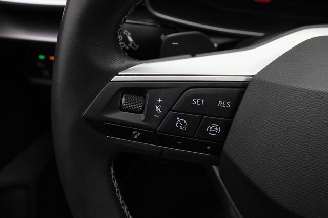 Seat LEON Sportstourer 1.0 eTSI 110 pk DSG Style Business Intense | Panoramadak | Stoelverwarming | Achteruitrijcamera | Adaptive Cruise | Keyless Entry