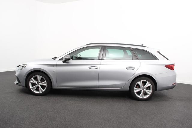 Seat LEON 1.4 eTSI DSG eHybrid PHEV FR ST SEAT Leon 1.4 eTSI DSG eHybrid PHEV FR ST | Navigatie | Apple Carplay/Android Auto | Adaptive cruise control | Parkeersensoren | Camera | Virtual Cockpit | Verwarmde voorstoelen | Stuurverwarming | LED Matrix verlichting