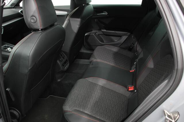 Seat LEON 1.4 eTSI DSG eHybrid PHEV FR ST SEAT Leon 1.4 eTSI DSG eHybrid PHEV FR ST | Navigatie | Apple Carplay/Android Auto | Adaptive cruise control | Parkeersensoren | Camera | Virtual Cockpit | Verwarmde voorstoelen | Stuurverwarming | LED Matrix verlichting