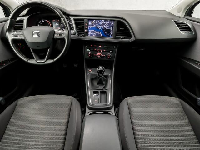 Seat LEON ST 1.0 TSI Sport (APPLE CARPLAY, NAVIGATIE, CLIMATE, CAMERA, KEYLESS, SPORTSTOELEN, GETINT GLAS, LANE ASSIST, PARKEERSENSOREN, NIEUWE APK, NIEUWSTAAT)