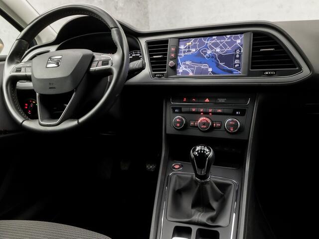 Seat LEON ST 1.0 TSI Sport (APPLE CARPLAY, NAVIGATIE, CLIMATE, CAMERA, KEYLESS, SPORTSTOELEN, GETINT GLAS, LANE ASSIST, PARKEERSENSOREN, NIEUWE APK, NIEUWSTAAT)