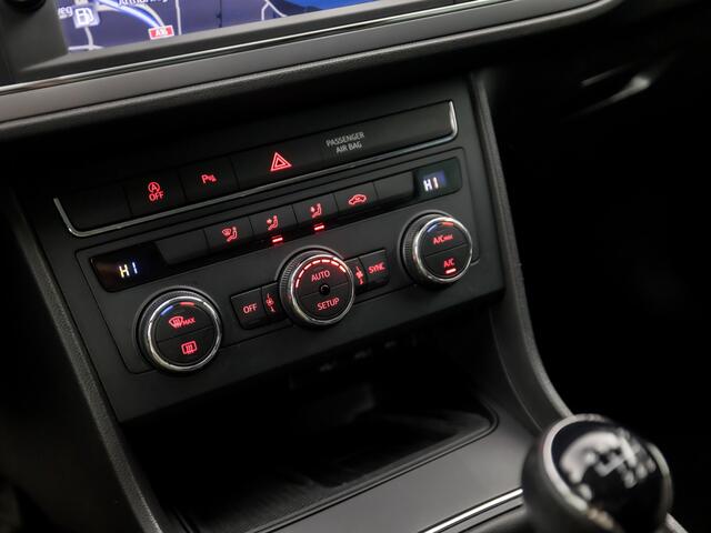 Seat LEON ST 1.0 TSI Sport (APPLE CARPLAY, NAVIGATIE, CLIMATE, CAMERA, KEYLESS, SPORTSTOELEN, GETINT GLAS, LANE ASSIST, PARKEERSENSOREN, NIEUWE APK, NIEUWSTAAT)