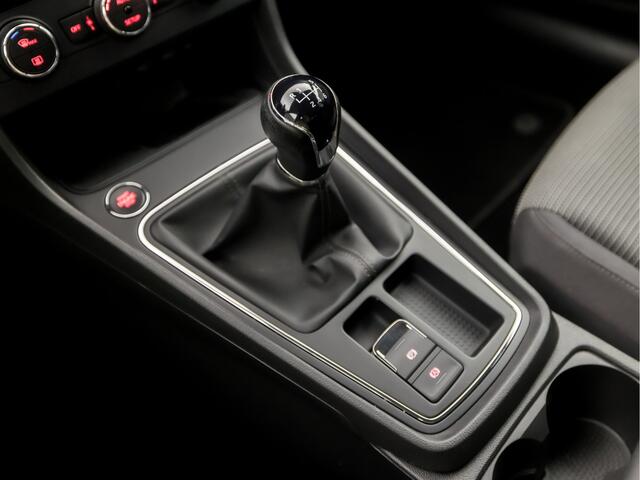 Seat LEON ST 1.0 TSI Sport (APPLE CARPLAY, NAVIGATIE, CLIMATE, CAMERA, KEYLESS, SPORTSTOELEN, GETINT GLAS, LANE ASSIST, PARKEERSENSOREN, NIEUWE APK, NIEUWSTAAT)