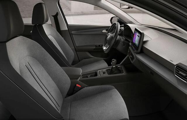 Seat LEON Sportstourer 1.5 TSI e-Hybrid Style Business Intense | Zwenkbare trekhaak | Achteruitrijcamera | Predictive Adaptive Cruise Control