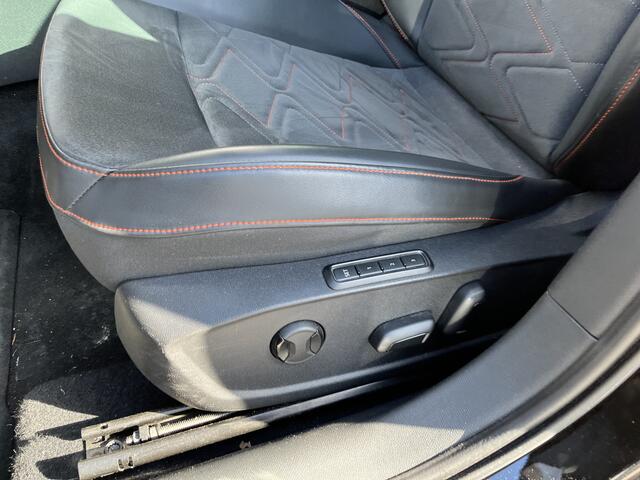 Seat LEON 1.4 TSI eHybrid PHEV FR / AUTOMAAT/ PANO/ KEYLESS/ 18" LMV/ ALCANTARA/ MEMORY SEAT/ ADAPT. CRUISE/ DAB/ FULL LINK/ PARK. SENSOREN + CAMERA/ MATRIX