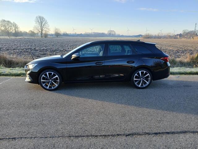 Seat LEON Sportstourer 1.5 eTSI FR Business Intense + Technology Pack + 18 inch, nieuwstaat!!