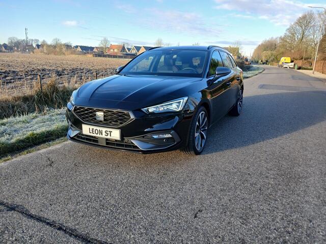 Seat LEON Sportstourer 1.5 eTSI FR Business Intense + Technology Pack + 18 inch, nieuwstaat!!