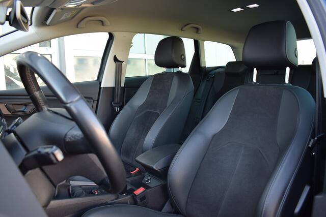 Seat LEON ST 1.5 TSI Style Ultimate Edition | Apple CarPlay | Leer/ Alcantara | Camera | Climate