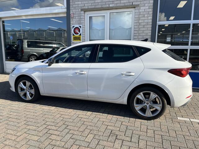Seat LEON 1.4 TSI eHybrid PHEV FR / AUTOMAAT/ PARK. SENSOREN/ MATRIX/ CRUISE/ STOEL EN STUUR VERWARM./ BLUETOOTH/ NAVI/ CLIMA/ DAB