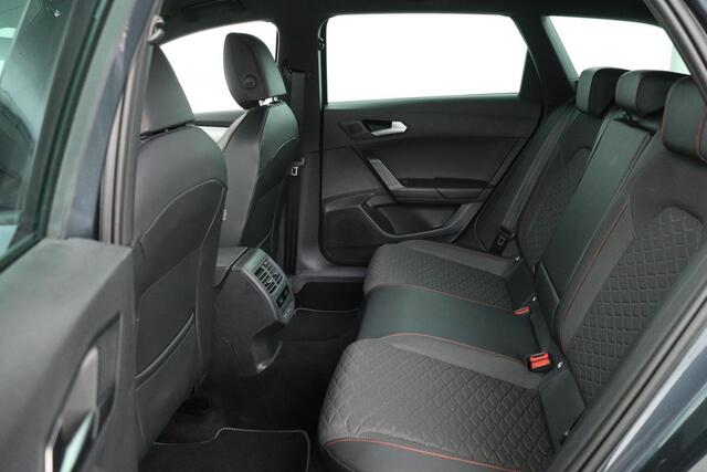 Seat LEON 1.5 eTSI FR Intens | Stoel & stuurverwarming | Adaptive cruise | Trekhaak | Carplay | Sfeerverlichting | Camera | Navigatie
