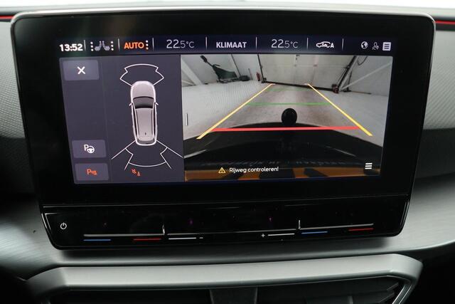Seat LEON 1.5 eTSI FR Intens | Stoel & stuurverwarming | Adaptive cruise | Trekhaak | Carplay | Sfeerverlichting | Camera | Navigatie