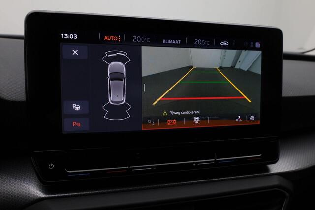 Seat LEON 1.0 TSI 110 pk Style Business Intense | Achteruitrijcamera | Navigatie | Adaptive Cruise