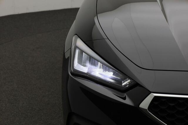 Seat LEON 1.0 TSI 110 pk Style Business Intense | Achteruitrijcamera | Navigatie | Adaptive Cruise