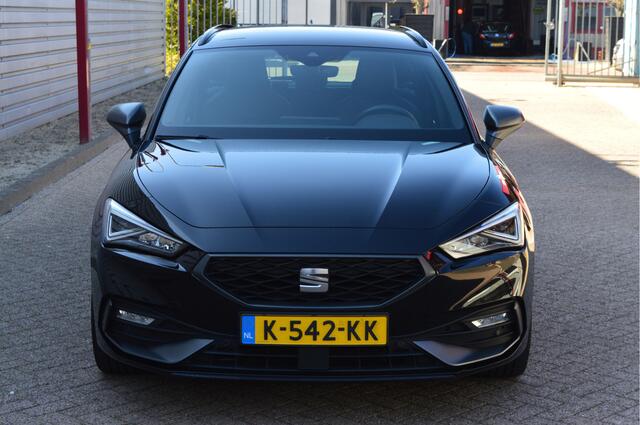 Seat LEON Sportstourer 1.5 eTSI FR Launch Edition O.a: Navi, Clima, PDC, Camera, Carplay, ACC, Rijklaar, Etc. All-in prijs!