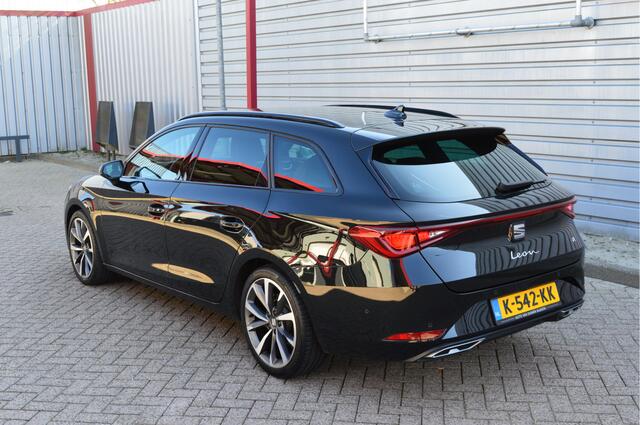 Seat LEON Sportstourer 1.5 eTSI FR Launch Edition O.a: Navi, Clima, PDC, Camera, Carplay, ACC, Rijklaar, Etc. All-in prijs!
