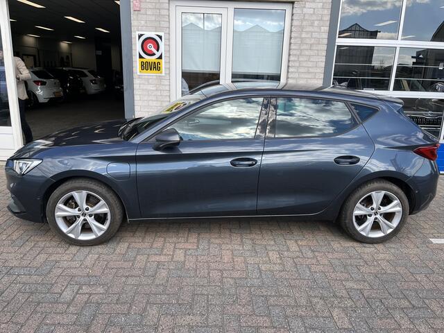 Seat LEON 1.4 TSI eHybrid PHEV FR / AUTOMAAT/ KEYLESS/ CRUISE/ DIGITAL DASH/ NAVI/ FULL LINK/ DAB/ CLIMATE/ STOELVERWARMING/ PARK. SENSOREN V&A