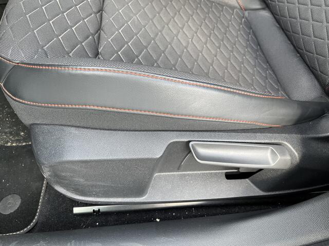 Seat LEON 1.4 TSI eHybrid PHEV FR / AUTOMAAT/ KEYLESS/ CRUISE/ DIGITAL DASH/ NAVI/ FULL LINK/ DAB/ CLIMATE/ STOELVERWARMING/ PARK. SENSOREN V&A
