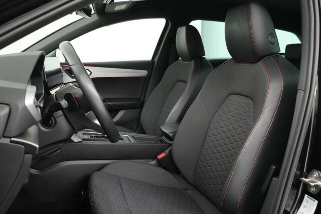 Seat LEON 1.5 eTSI FR Launch Edition | Carplay | Adaptive cruise | Trekhaak | Full LED | Park Assist | Dodehoek detectie | Sportstoelen