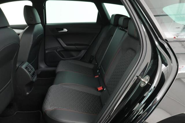 Seat LEON 1.5 eTSI FR Launch Edition | Carplay | Adaptive cruise | Trekhaak | Full LED | Park Assist | Dodehoek detectie | Sportstoelen