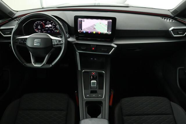 Seat LEON 1.5 eTSI FR Launch Edition | Carplay | Adaptive cruise | Trekhaak | Full LED | Park Assist | Dodehoek detectie | Sportstoelen