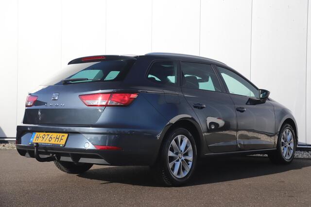 Seat LEON ST 1.5 TSI Style Ultimate Edition 131PK Virtual Trekhaak Panoramadak Navigatie Achteruitrijcamera Clima Carplay