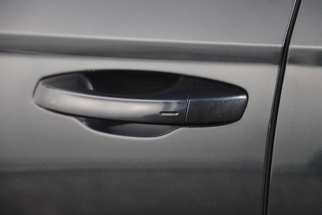 Seat LEON ST 1.5 TSI Style Ultimate Edition 131PK Virtual Trekhaak Panoramadak Navigatie Achteruitrijcamera Clima Carplay