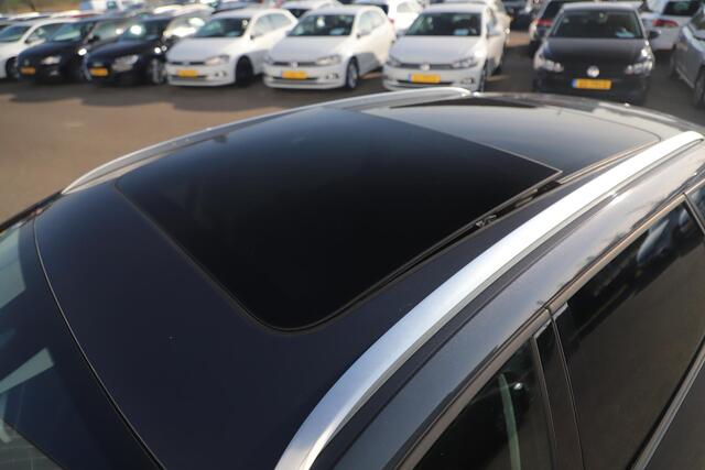 Seat LEON ST 1.5 TSI Style Ultimate Edition 131PK Virtual Trekhaak Panoramadak Navigatie Achteruitrijcamera Clima Carplay