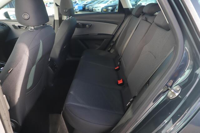 Seat LEON ST 1.5 TSI Style Ultimate Edition 131PK Virtual Trekhaak Panoramadak Navigatie Achteruitrijcamera Clima Carplay