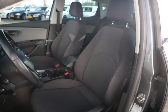 Seat LEON 1.0 EcoTSI Style Business Intense Trekhaak Virtual Beats Navigatie Achteruitrijcamera Clima Carplay Android Keyless 16 inch LMV