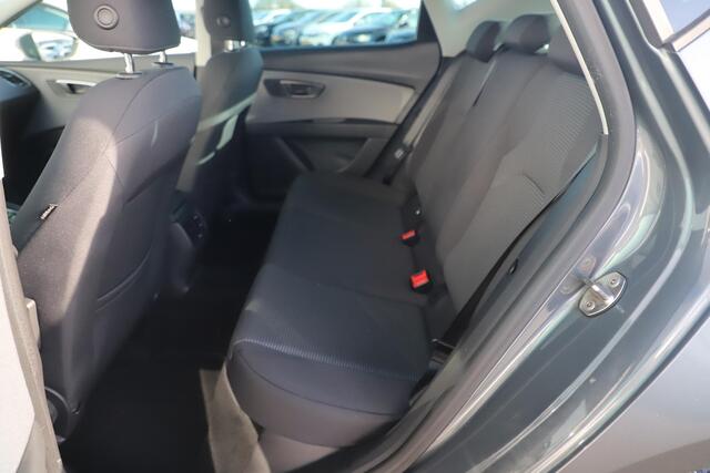 Seat LEON 1.0 EcoTSI Style Business Intense Trekhaak Virtual Beats Navigatie Achteruitrijcamera Clima Carplay Android Keyless 16 inch LMV